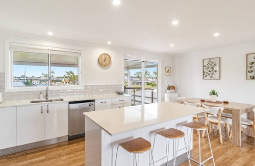 Yamba Casa | Sunset Waters | Waterfront with Pool