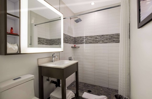 Hollywood Hotel | Sunset West Hotel, SureStay Collection by Best Western