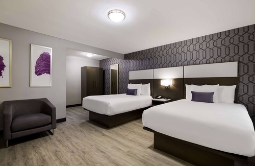 Hollywood Hotel | Sunset West Hotel, SureStay Collection by Best Western