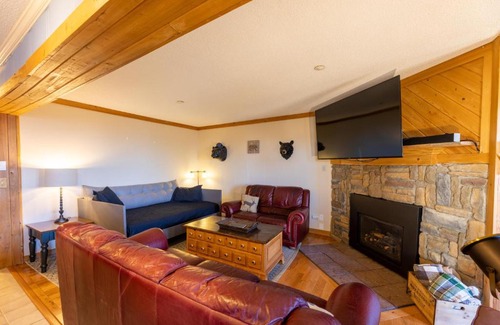 Snowshoe Apartamento | Sunsets at Summit 108b, free WI-FI, parking and AC