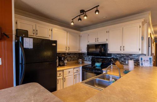 Snowshoe Apartamento | Sunsets at Summit 108b, free WI-FI, parking and AC