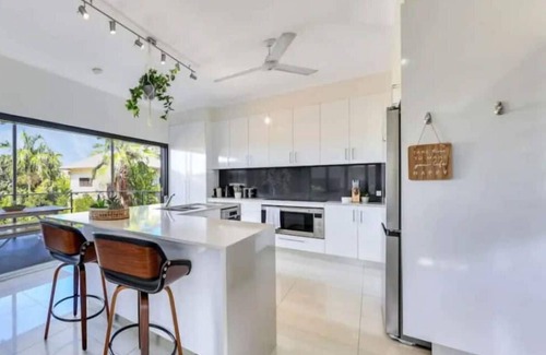 Stuart Park Casa | Sunsets & City Skyline Views with Pool