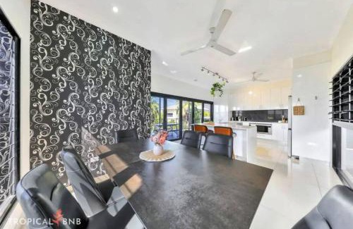 Stuart Park Casa | Sunsets & City Skyline Views With Pool