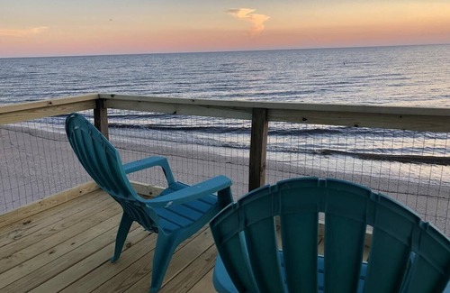 Goshen Casa | SUNSETS Couples families , Beach, deck, screen porch BBQ WiFi bch tags, dogs ok
