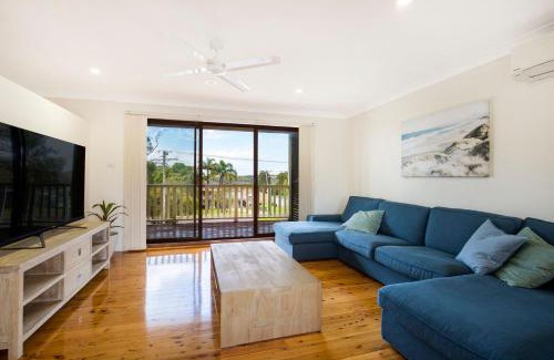 Culburra Beach Casa | Sunsets - Family Friendly, Affordable