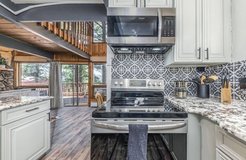 Ruidoso Apartamento | Sunsets & Lattes: Hot Tub/Decks/Views/Mtn Luxury