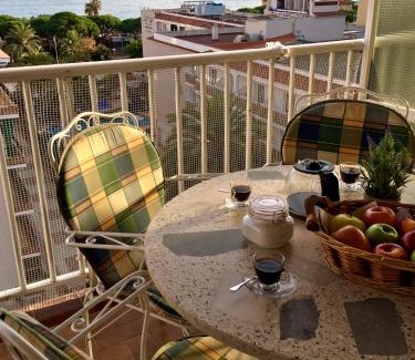 Malgrat de Mar Apartamento | Sunshine apartment with great sea view and terrace in Malgrat de Mar