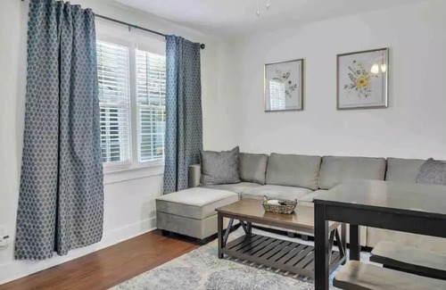 North Charleston Apartamento | Sunshine Bungalow Minutes from DowntownCharleston