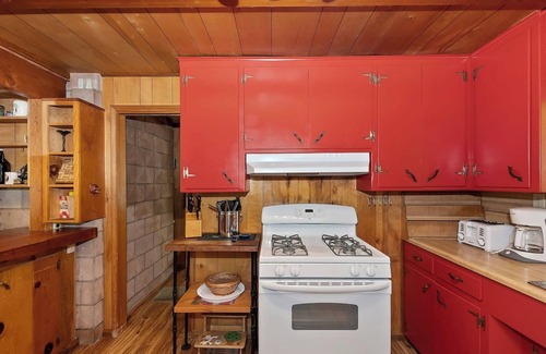 Moonridge Cabina | Sunshine Cabin Cozy 2-Story Getaway