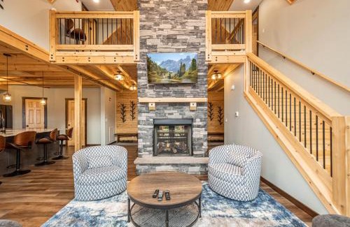 McHenry Casa | Sunshine Chalet