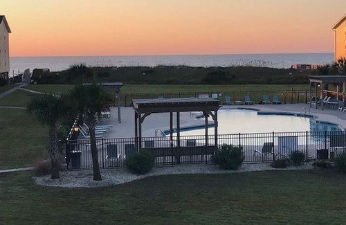 Surf City Condominio | SUNSHINE condo - 5 star rated 1BR condo on Topsail Island 6 years!