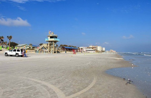 Historic District Apartamento | Sunshine Door Inn close to Beach & Marina, Shopping, Farmers Market, Restaurants