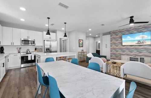Deerwood Apartamento | Sunshine Escape for up to 16: 7BR/6BA, Pool & Gym