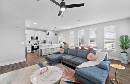 Deerwood Apartamento | Sunshine Escape for up to 16: 7BR/6BA, Pool & Gym
