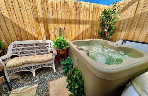 Monument Alquiler De RV | “Sunshine” Glamping, Private Bath + Hot Tub