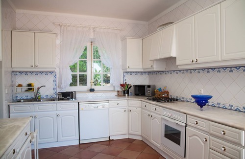 Foz do Arelho Casa | Sunshine Guest House Foz: Unveil the Mystical Vintage Oasis,embrace Tranquility!