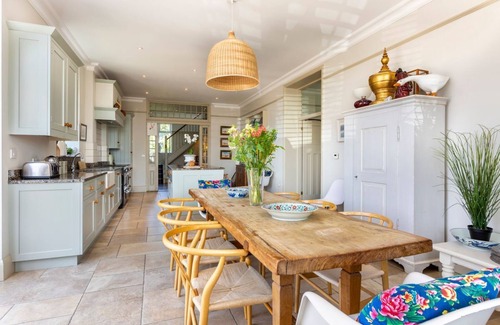 Pevensey Villa | Sunshine House - Cinco Habitaciones Villa, Capacidad 11
