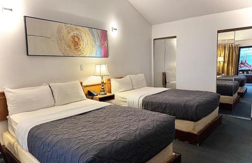 Gibsons Hotel | Sunshine Lodge Inn