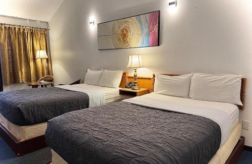 Gibsons Hotel | Sunshine Lodge Inn