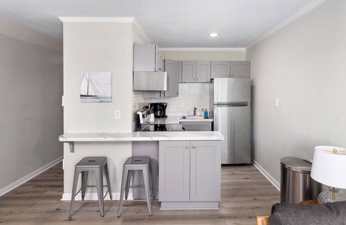 McCutcheon Field Condominio | Sunshine Paradise: Oceanfront Retreat Awaits