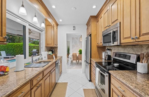 Coral Ridge Isles Casa | Sunshine Retreat ~ Waterfront~Pool~Paddle Boards
