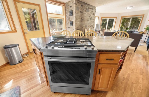 Rhododendron Casa | Sunshine + Riverfront-Mt. Hood-Hot Tub on 2 Acres! Large Mountain Chalet in Mt. Hood National Forest!! 4BR/ 2.5Ba ** Pet-Friendly** Family Friendly**