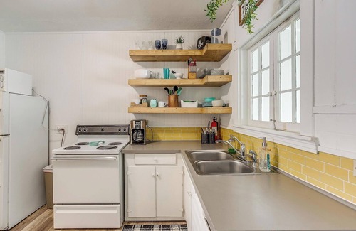 Granbury Condominio | Sunshine Shack: Spacious 2-Bedroom Granbury Glow