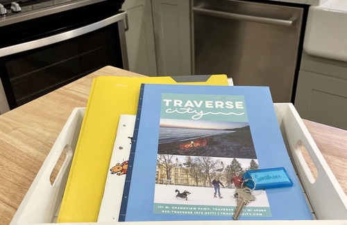 Traverse City Casa | SUNSHINE SHORES
