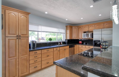 Deerfield Beach Casa | Sunshine Villa Paradise - 4 min to the Beach with Heated Pool