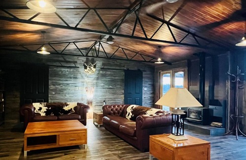 Grattai Casa | 'Sunstone' Spacious 2-Bed Cabin in the Countryside