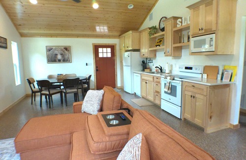 Hulbert Cabina | Sunstone Cabin Retreat by Ft. Gibson Lake
