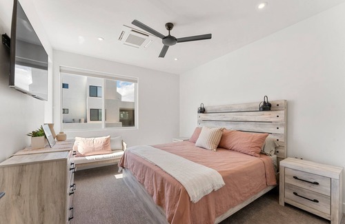 St. George Casa | Sunstone Casita: Desert Color Lagoon + Beaches