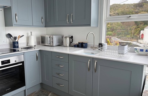 Portloe Cabaña | SUNTRAP HOUSE, pet friendly, character holiday cottage in Portloe