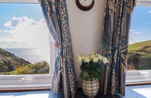 Portloe Cabaña | SUNTRAP HOUSE, pet friendly, character holiday cottage in Portloe