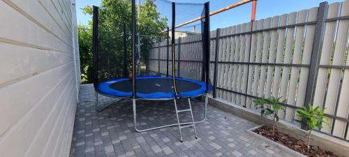 Molodizhne Apartamento | Sunville