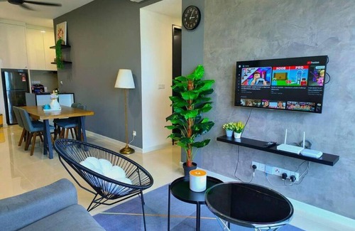 Maluri Apartamento | Link bridge to the mall & MRT ! Family-sized condo with game room & swmming pool