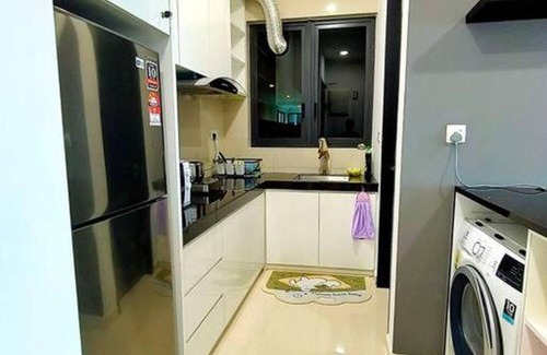 Maluri Apartamento | Link bridge to the mall & MRT ! Family-sized condo with game room & swmming pool