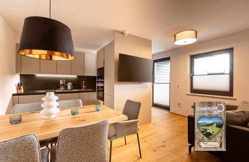 Sankt Martin am Tennengebirge Apartamento | Superior Apartment & Infinity Pool