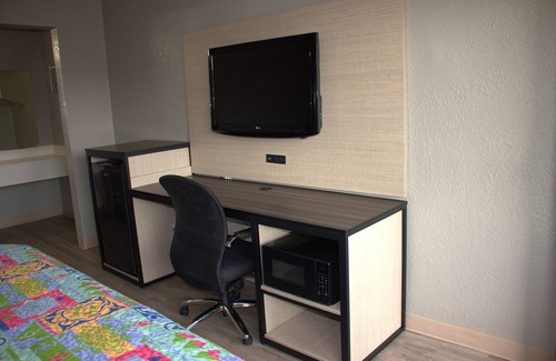 Oak Cliff Hotel | Super 7 Inn Dallas Southwest