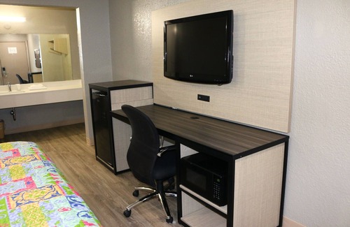 Oak Cliff Hotel | Super 7 Inn Dallas Southwest