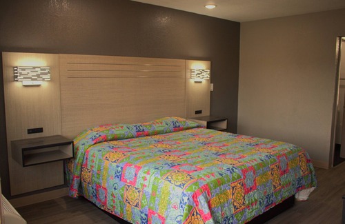 Oak Cliff Hotel | Super 7 Inn Dallas Southwest