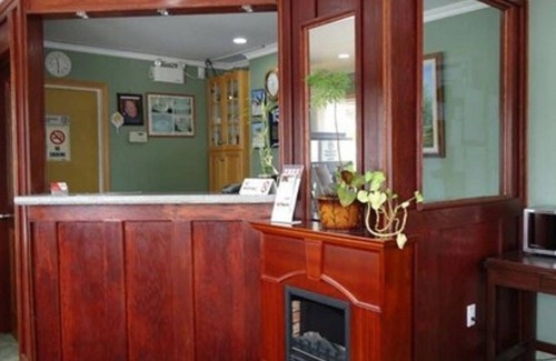Highland Hotel | Super 7 Motel