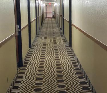 Dixon Hotel | Super 8 by Wyndham Dixon