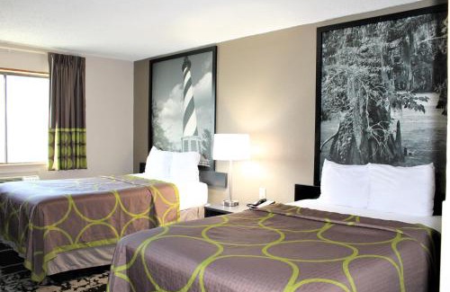 Greensboro Hotel | Super 8 by Wyndham Greensboro/Coliseum/Conv.