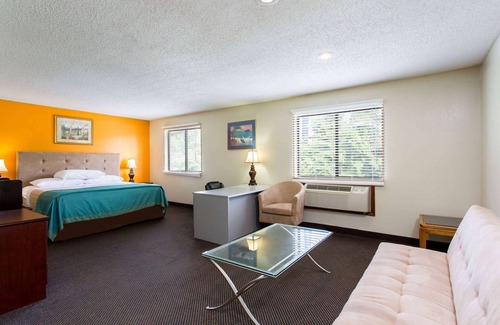 Greensboro Hotel | Super 8 by Wyndham Greensboro/Coliseum/Conv.