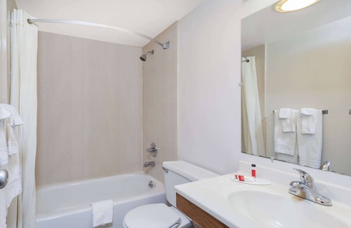 Harrisburg - Hershey Hotel | Super 8 by Wyndham Harrisburg Hershey West