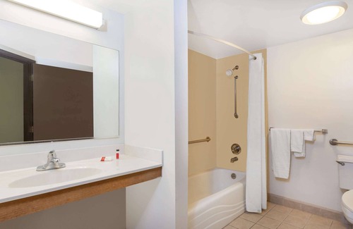 Harrisburg - Hershey Hotel | Super 8 by Wyndham Harrisburg Hershey West