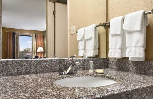 Hattiesburg Hotel | Super 8 by Wyndham Hattiesburg North