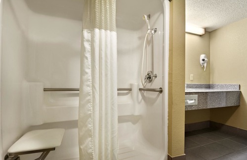 Hattiesburg Hotel | Super 8 by Wyndham Hattiesburg North