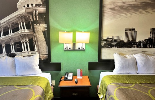 Hattiesburg Hotel | Super 8 by Wyndham Hattiesburg North